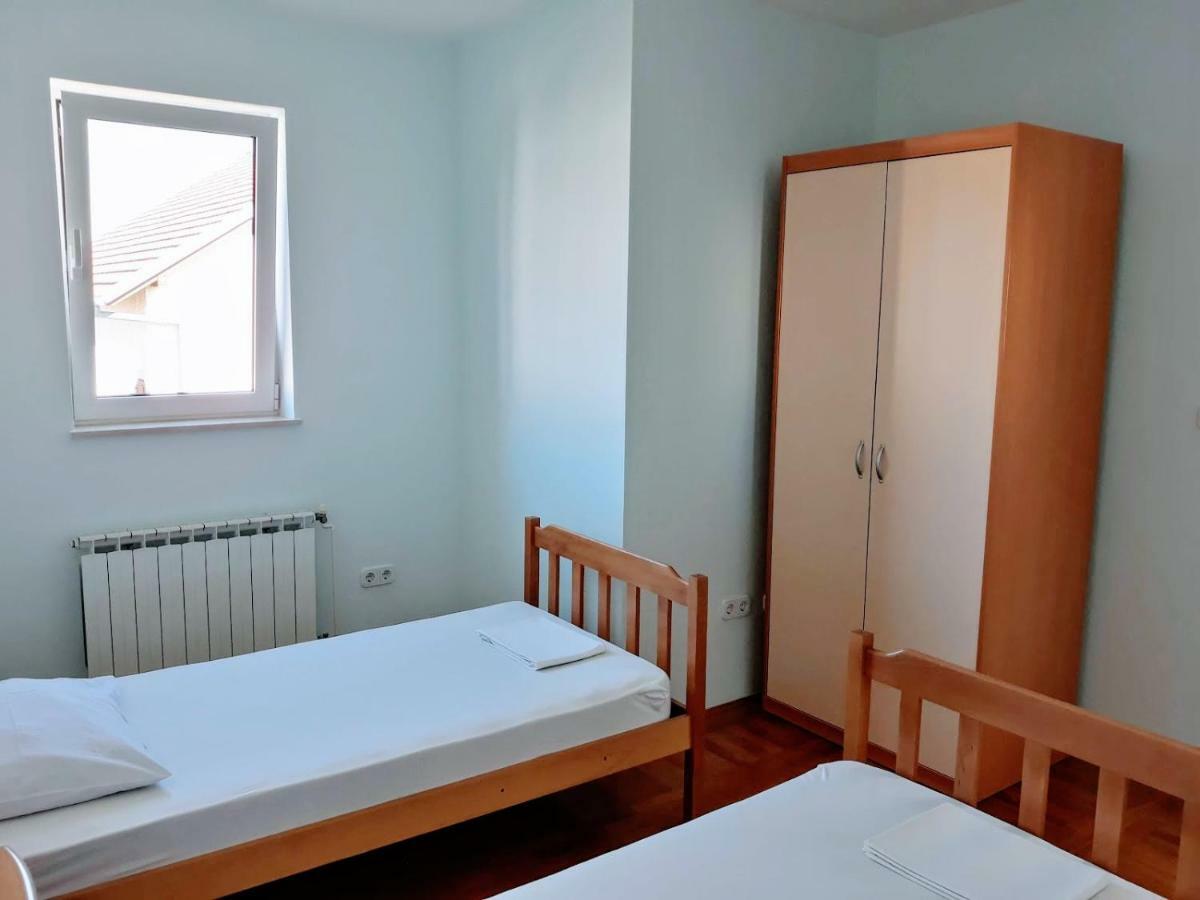Apartments Andela Sveti Filip i Jakov Exterior photo